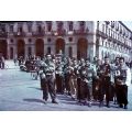 Partigiani del Gruppo mobile operativo in piazza Vittorio a Torino il 6 maggio 1945