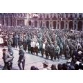 Partigiani in sfilata alla manifestazione in piazza Vittorio a Torino il 6 maggio 1945