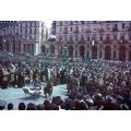 Partigiani in sfilata alla manifestazione del 6 maggio 1945 in piazza Vittorio a Torino